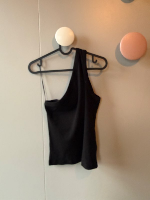Svartur one shoulder bolur