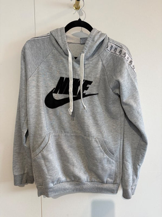 Hettupeysa Nike