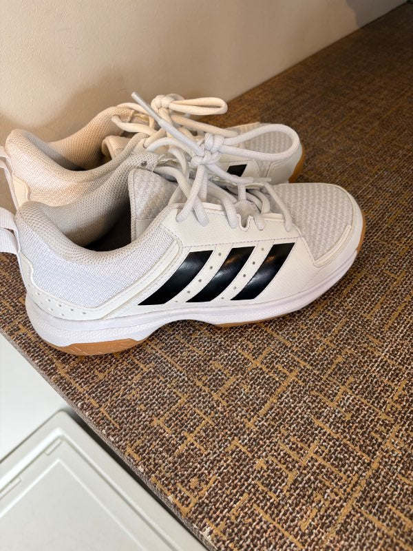 Adidas skór