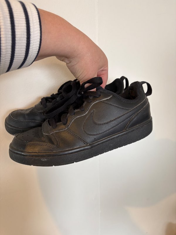 Nike svartir