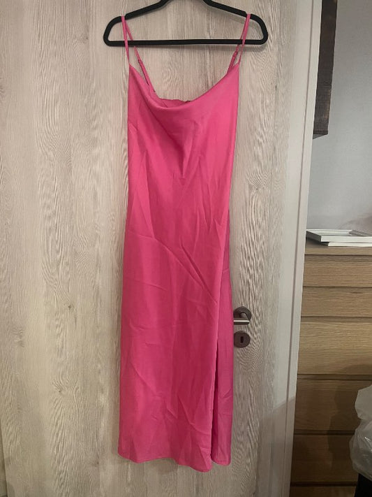 Bleikur síður kjóll