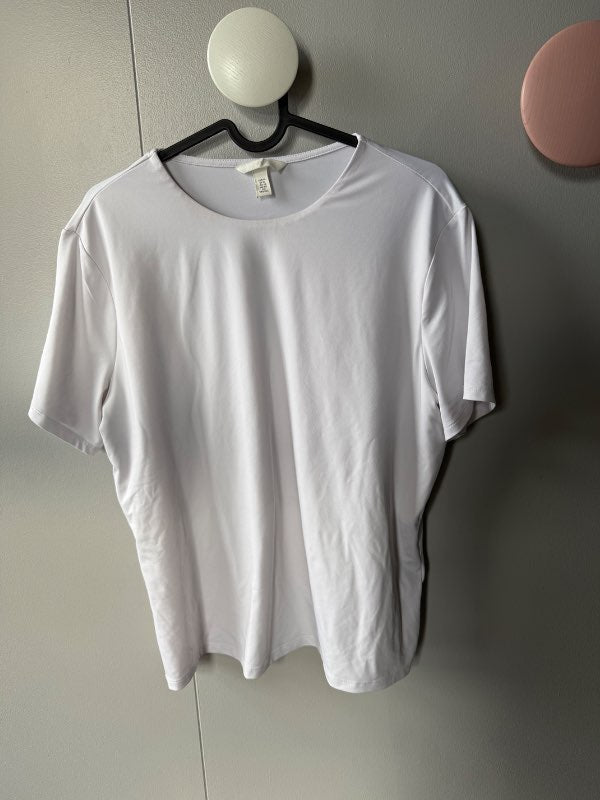 Hvítur t shirt