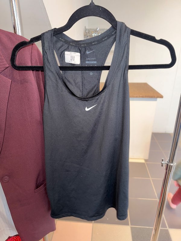 Nike íþróttabolur svartur