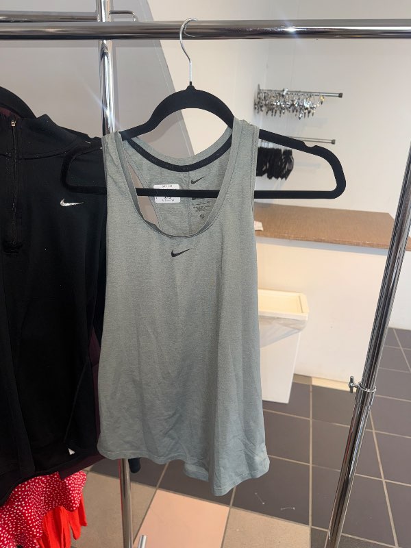 Nike hlýrabolur grár
