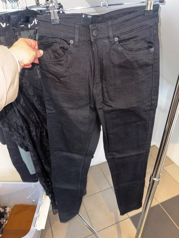 Monki slim high waist buxur ónotaðar