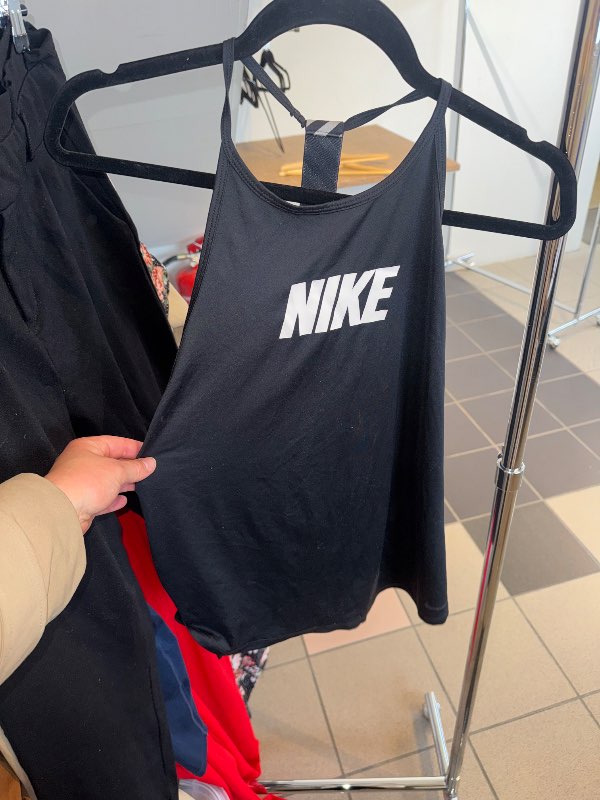 Nike íþróttabolur
