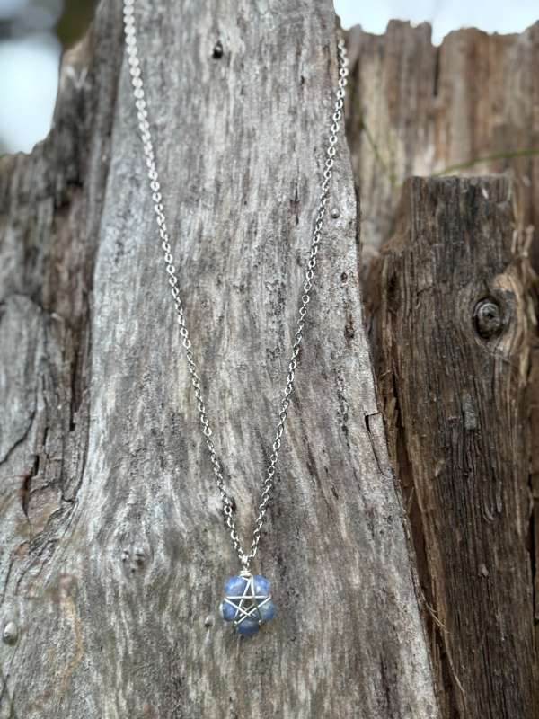 Hálsmen m/Blue Fire Agat