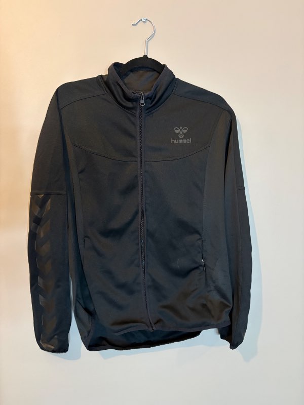 Hummel rennd peysa