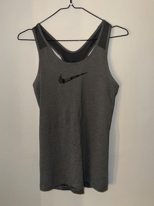 Grár Nike íþróttabolur