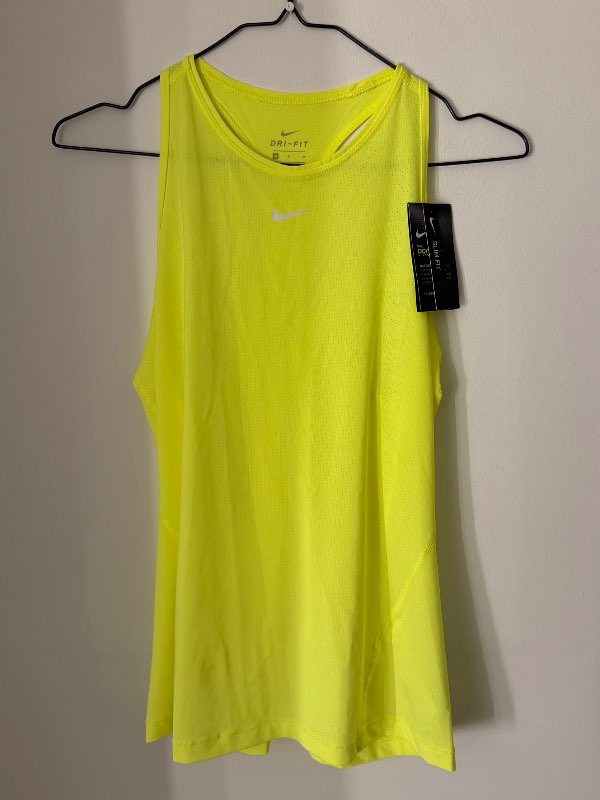 Gulur Nike íþróttabolur