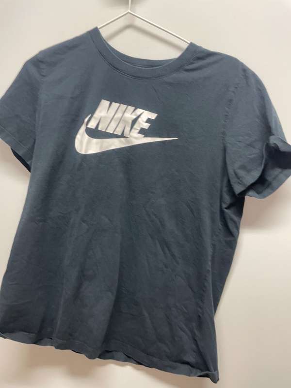 nike black shirt