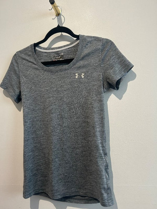 gray shirt