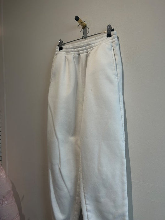 white oversize pants