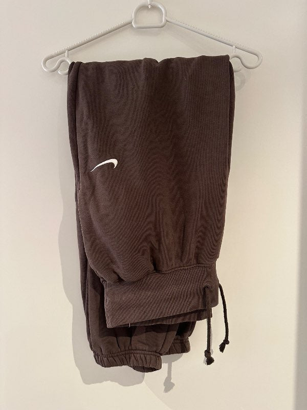 Nike brúnar buxur