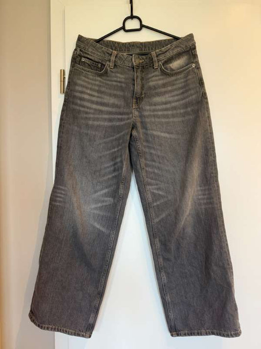 Gráar Weekday gallabuxur (Ample low loose jeans)