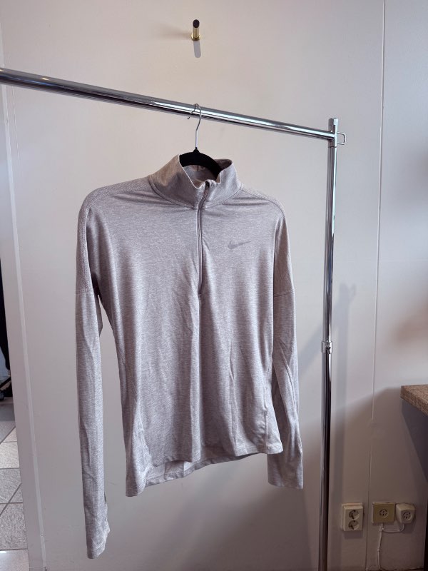 Nike beige Dri-fit peysa