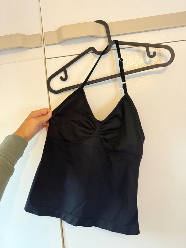 Svartur open back top