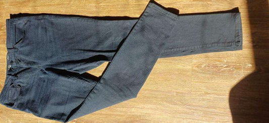 Buxur svartar