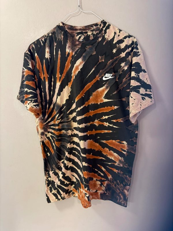 The Nike tee bolur