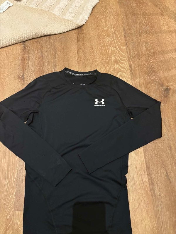 Black shirt under armour