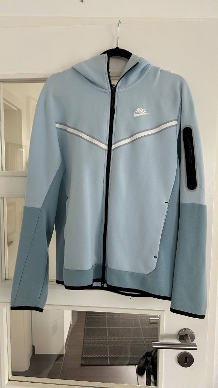 Nike tech fleece sweater
