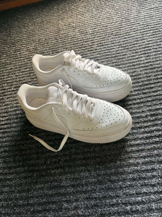 Nike skór hvítir