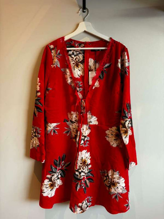 Rauður kjóll m.blómum - ónotaður