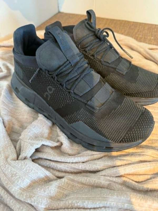 On skór svartir