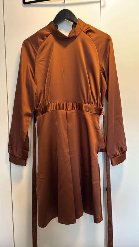 Closet koníaksbrúnn kjóll ónotaður