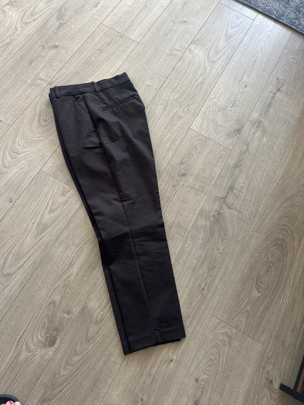 Buxur svartar