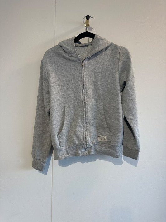 Grá rennilásapeysa