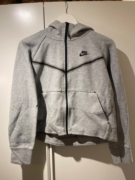 Nike tech peysa