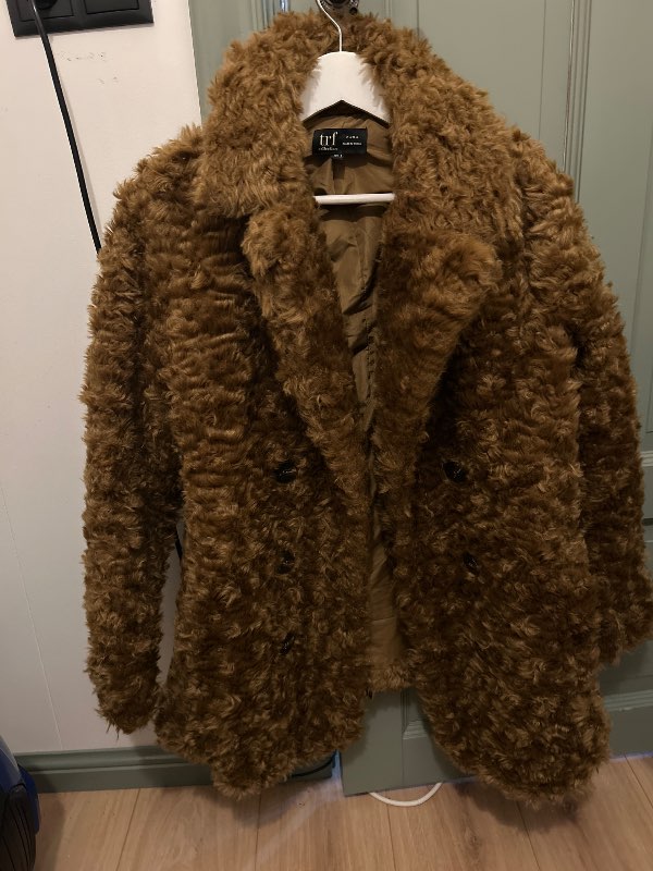 Zara pels