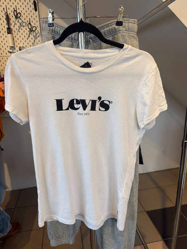 Levis bolur