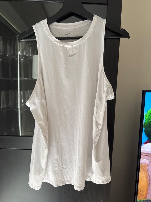 Nike íþróttirbolur hvítur