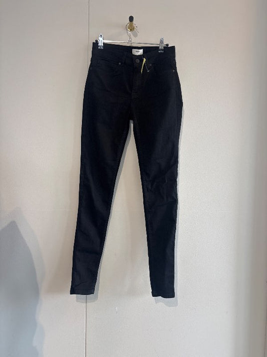 Object svartar gallabuxur