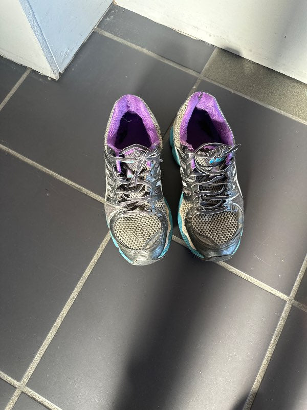 Asics skór