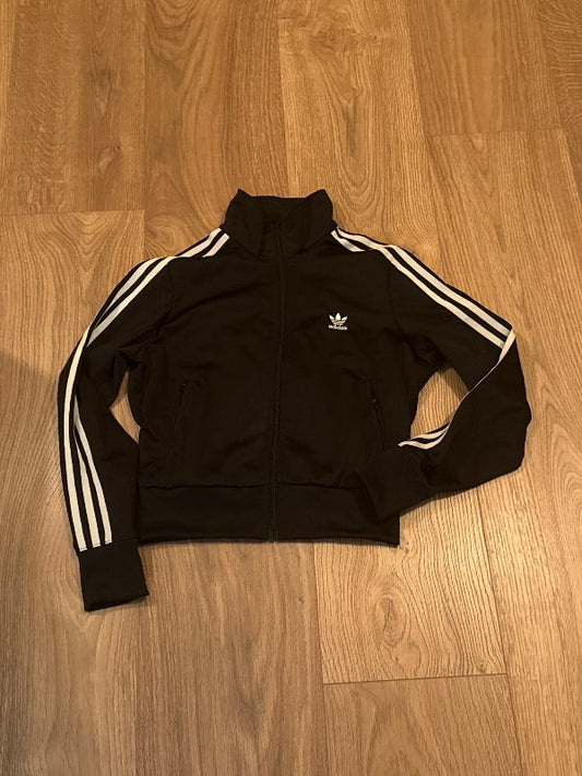 Adidas rennd peysa