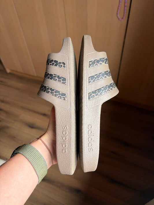 Adidas inniskór