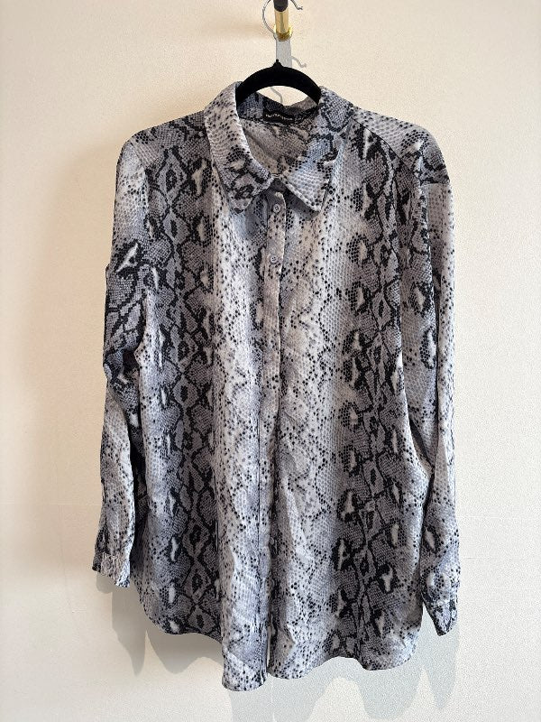 Snake print skyrta