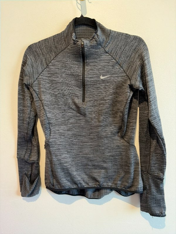 Nike peysa