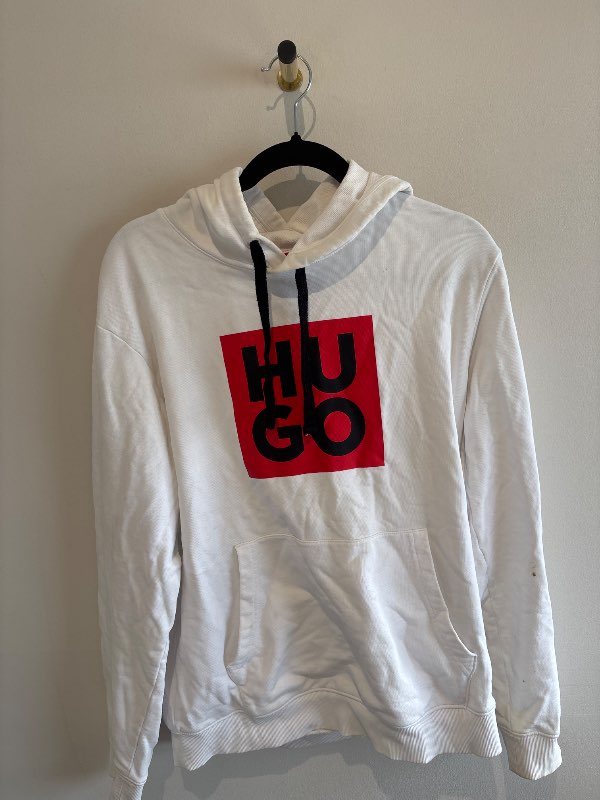Hvít hugo boss peysa