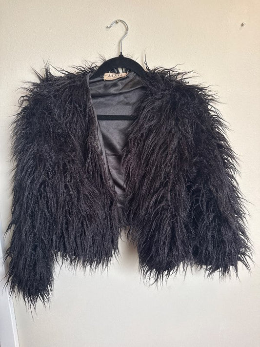 Svartur faux fur jakki
