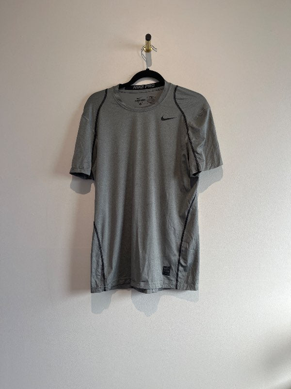 Nike stuttermabolur