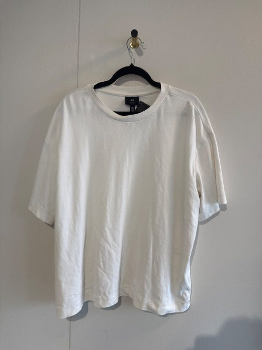 Hvitur loose fit bolur