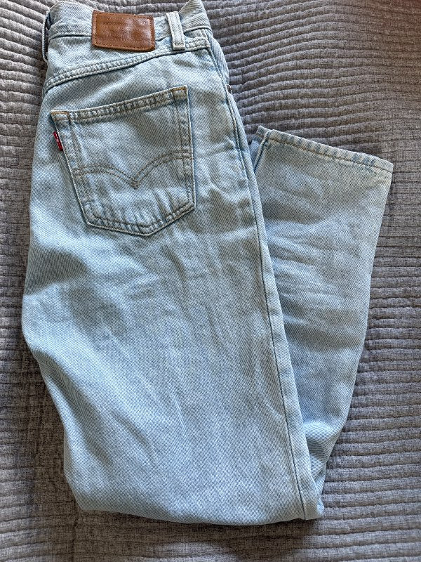 Levi’s 80s mom jens