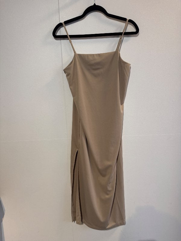 Hm beige kjoll m klauf