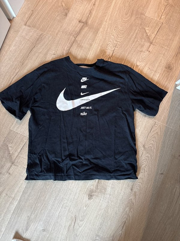 Nike stuttermabolur