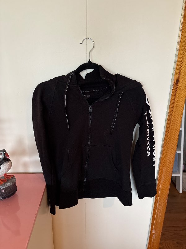 Calvin Klein svört peysa
