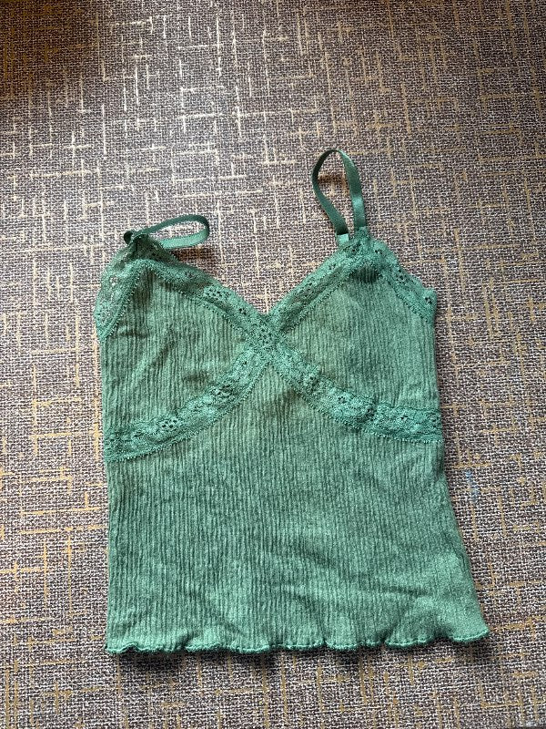 Grænn lace hlýrabolur